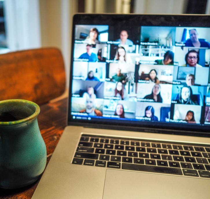 Videoconferencia vs. Webinarios ¿Cuál es la mejor opción para tu evento?